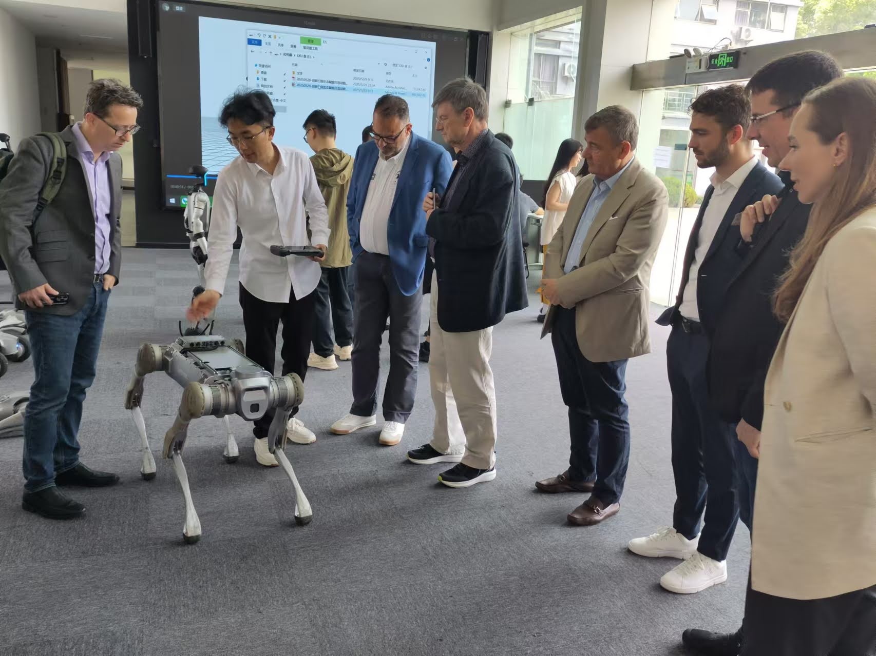 https://www.digitalrat.ch/wp-content/uploads/2025/07/China-Studienreise-Shanghai-Unitree-Robotics.jpg