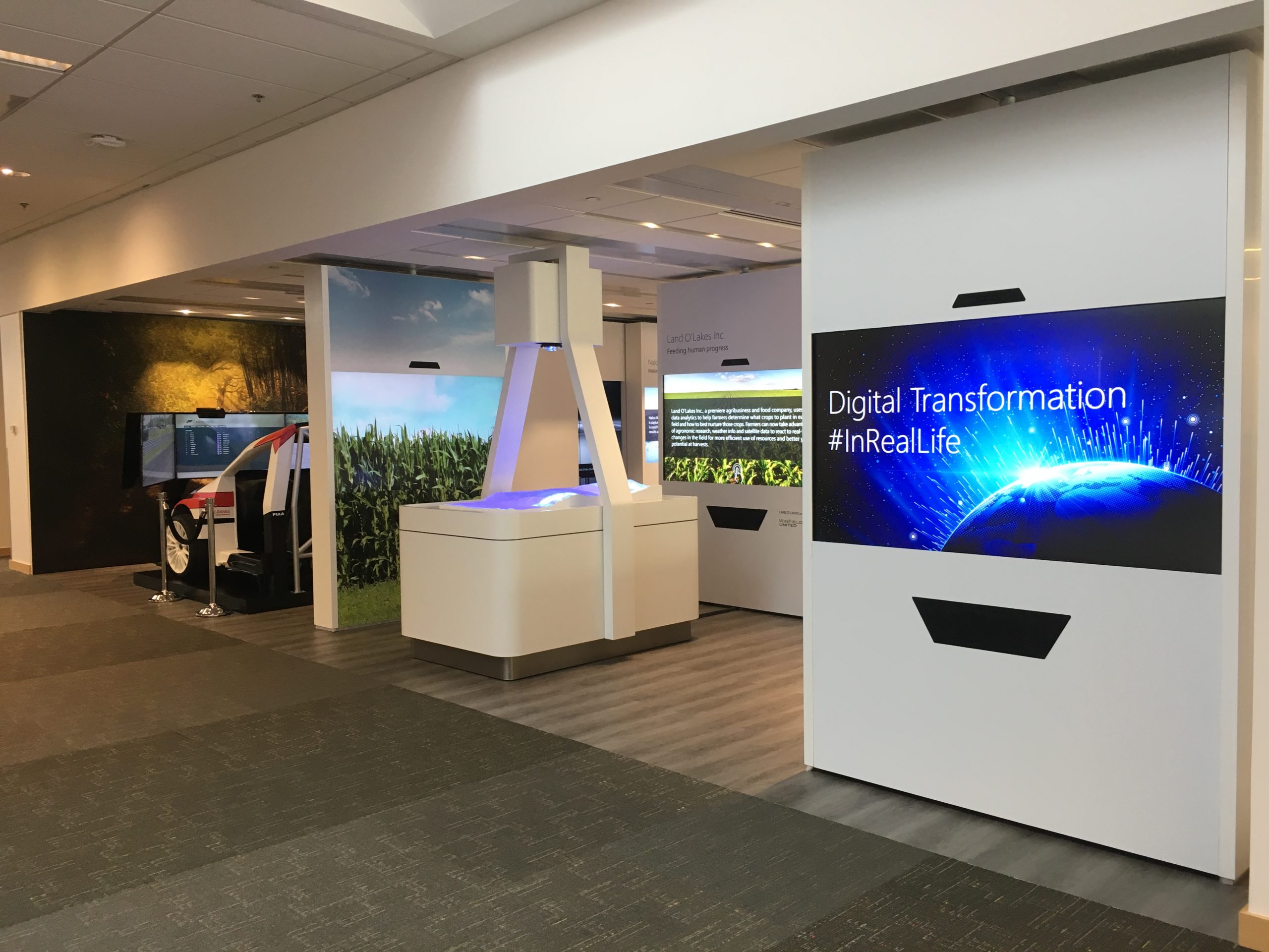 https://www.digitalrat.ch/wp-content/uploads/2025/07/Microsoft-Innovation-Lab-Exhibition-Redmond-scaled.jpg